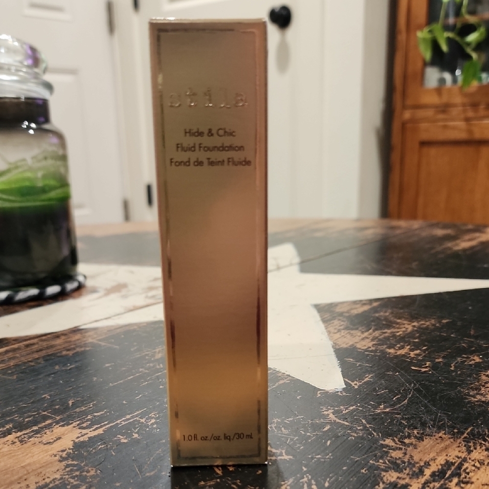 Stila Hide & Chic Fluid Foundation 1.0 fl oz BOX Tan 1 NEW - Picture 2 of 3